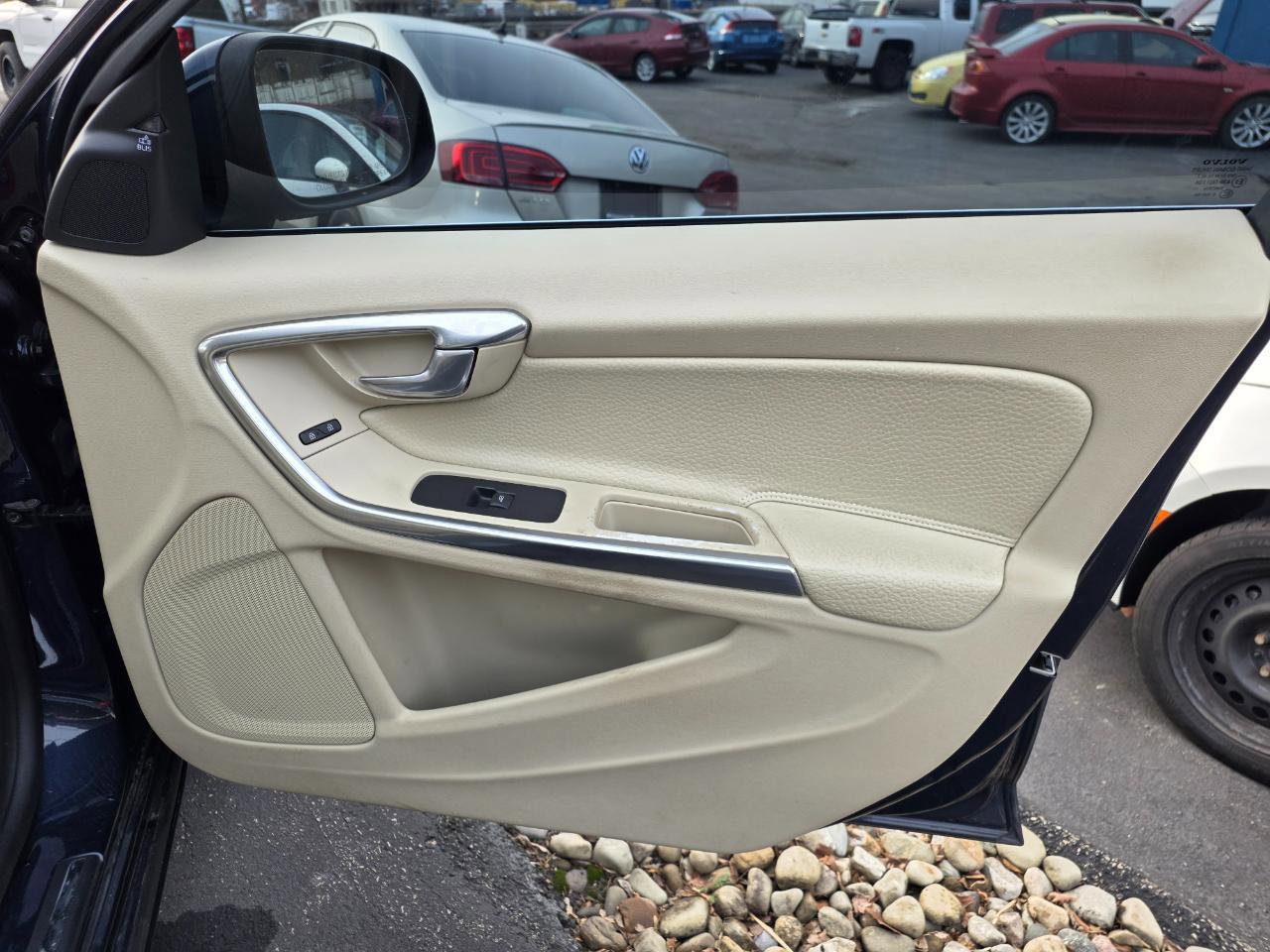 Used 2012 Volvo S60 T5 w/ Multimedia Pkg FWD image 31