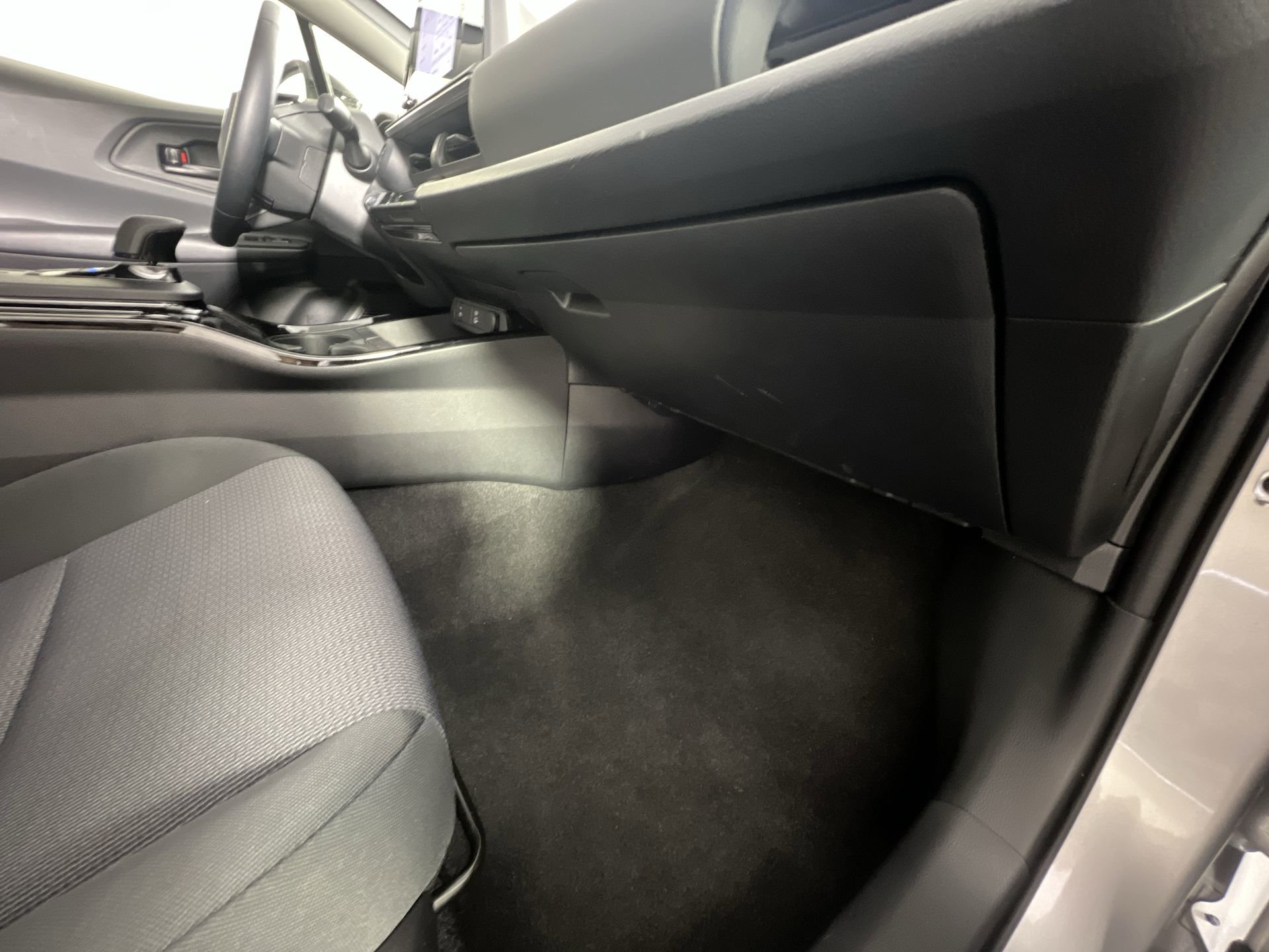 Used 2023 Toyota Prius LE FWD image 35