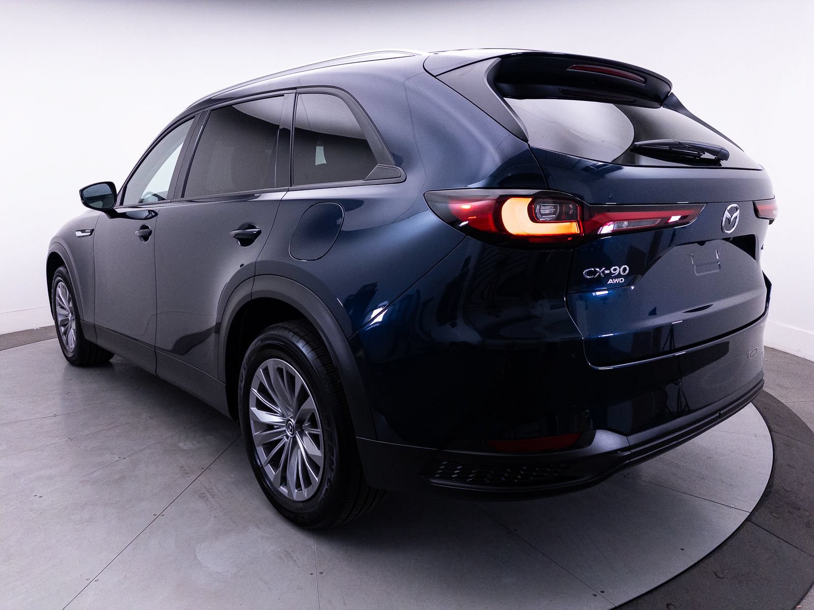 Used 2025 MAZDA CX-90 Plug-In Hybrid w/ Preferred AWD/4WD image 15