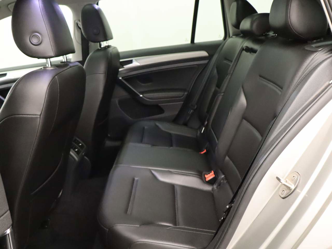 Used 2017 Volkswagen Golf SE FWD image 16