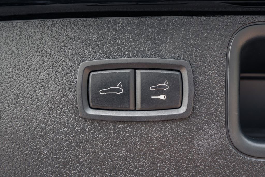 Used 2022 Porsche Macan image 44