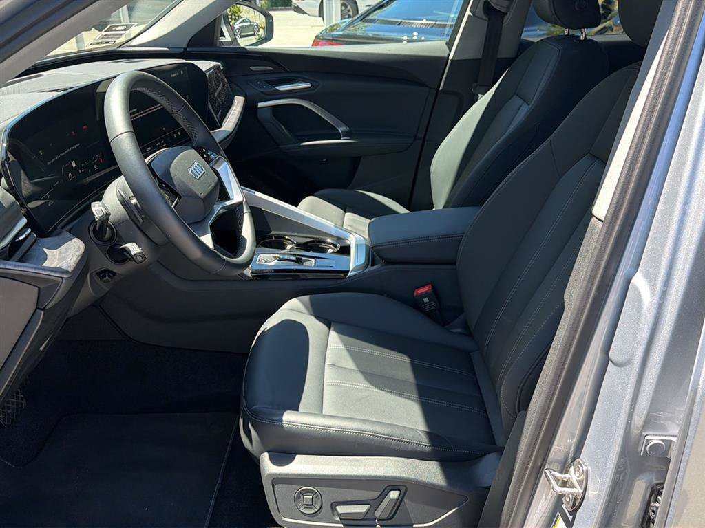 Used 2025 Audi Q5 Premium Plus w/ Premium Plus AWD/4WD image 12