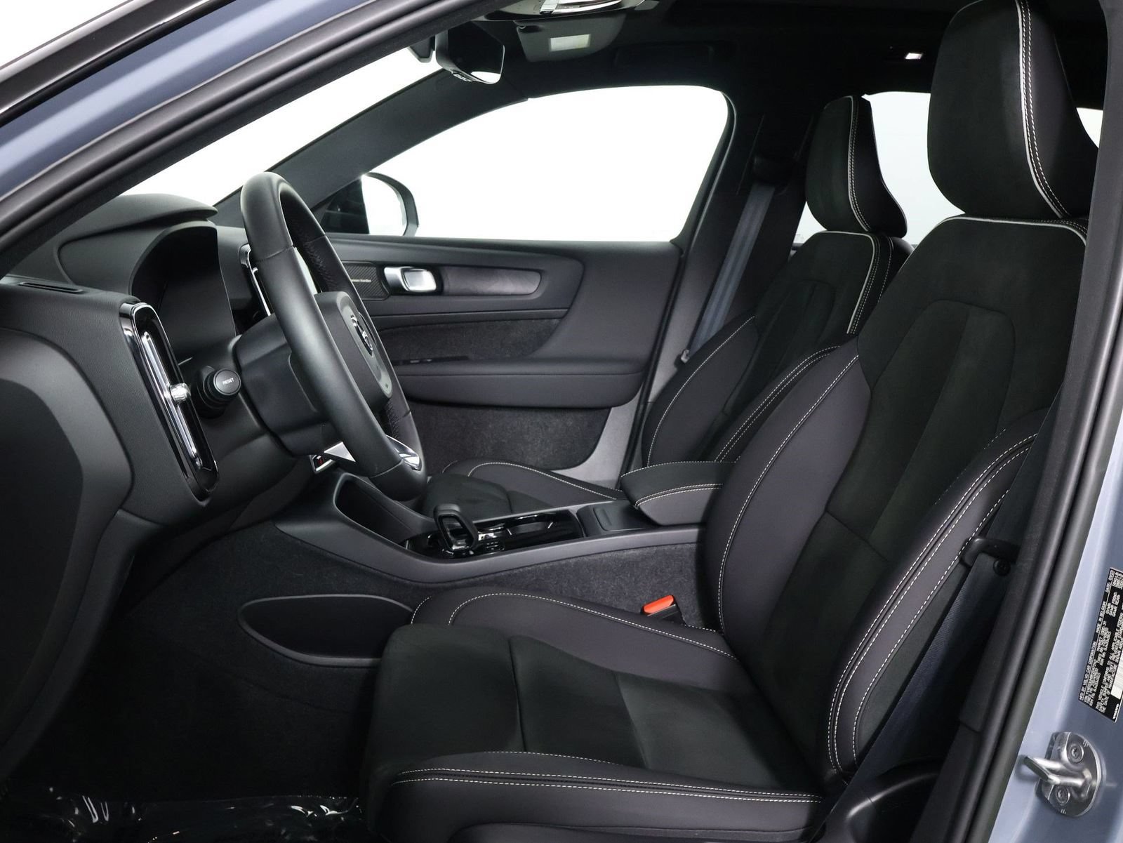Used 2023 Volvo XC40 Recharge Ultimate AWD/4WD image 30