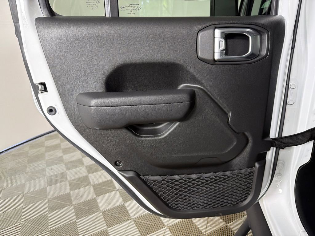 Used 2024 Jeep Gladiator Rubicon w/ Steel Bumper Group AWD/4WD image 21