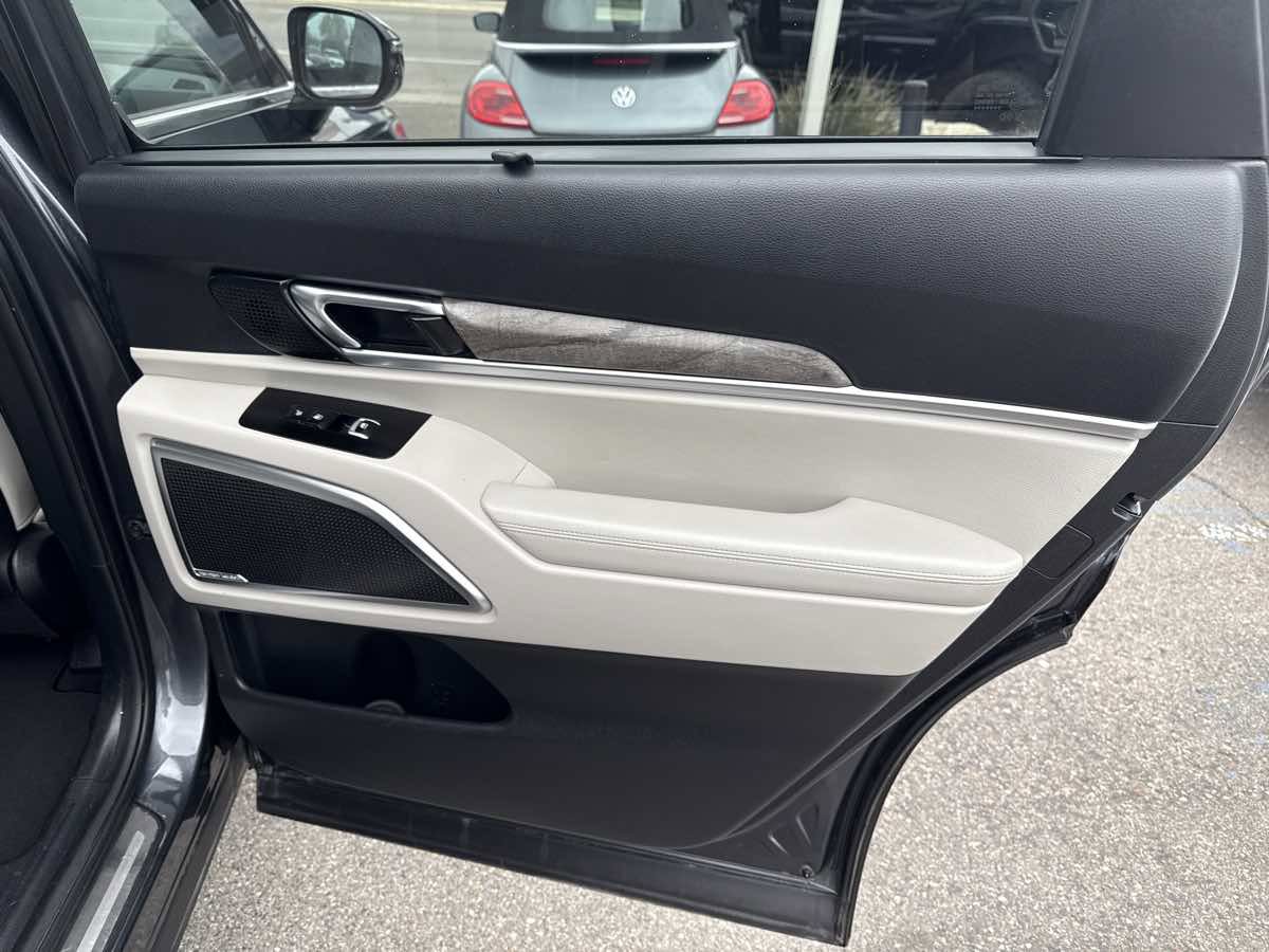 Used 2020 Kia Telluride SX w/ SX Prestige Package image 25