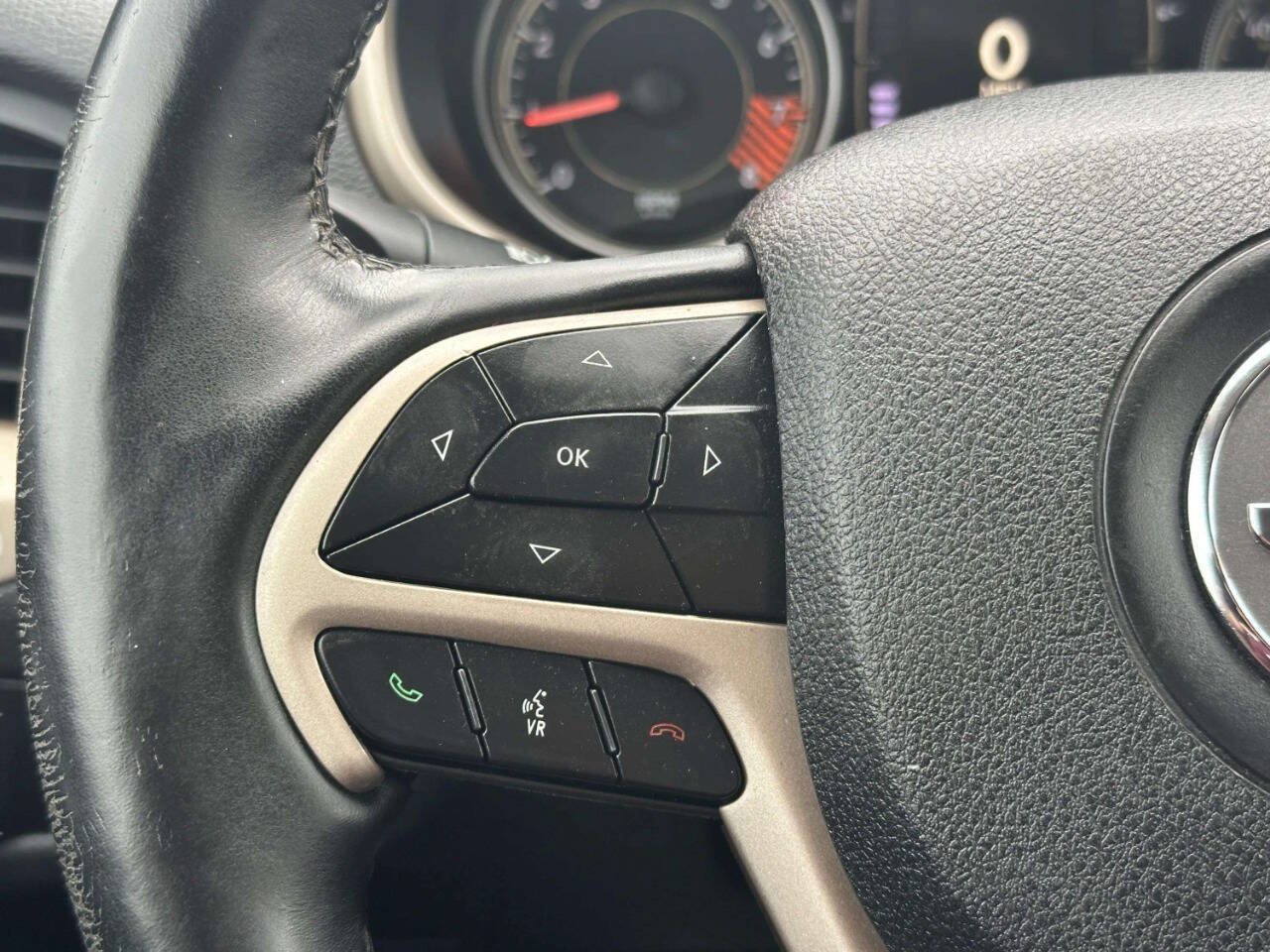 Used 2014 Jeep Cherokee Latitude w/ Comfort/Convenience Group AWD/4WD image 28