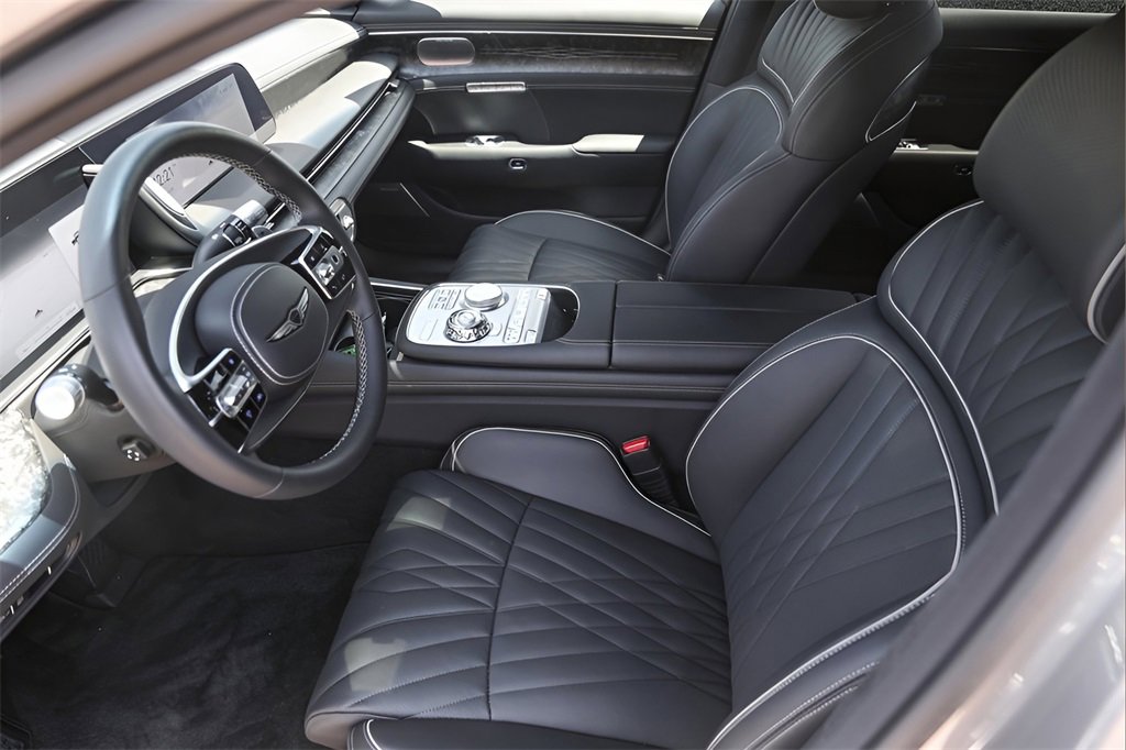 Used 2025 Genesis G90 3.5T image 9