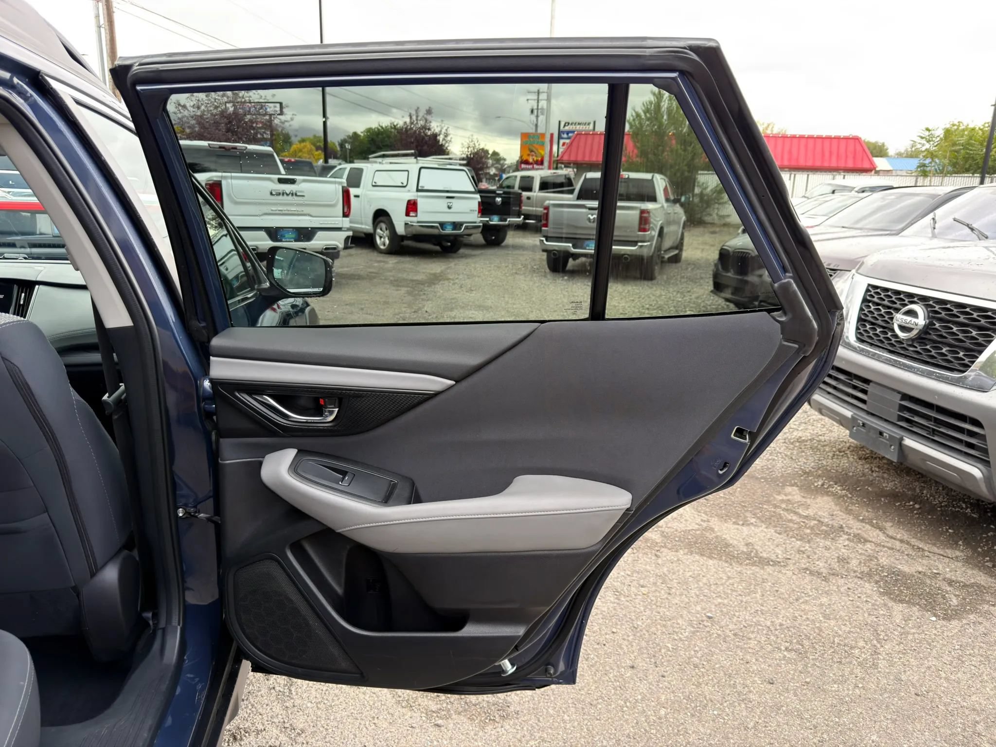 Used 2025 Subaru Outback Premium w/ Popular Package #1A AWD/4WD image 11