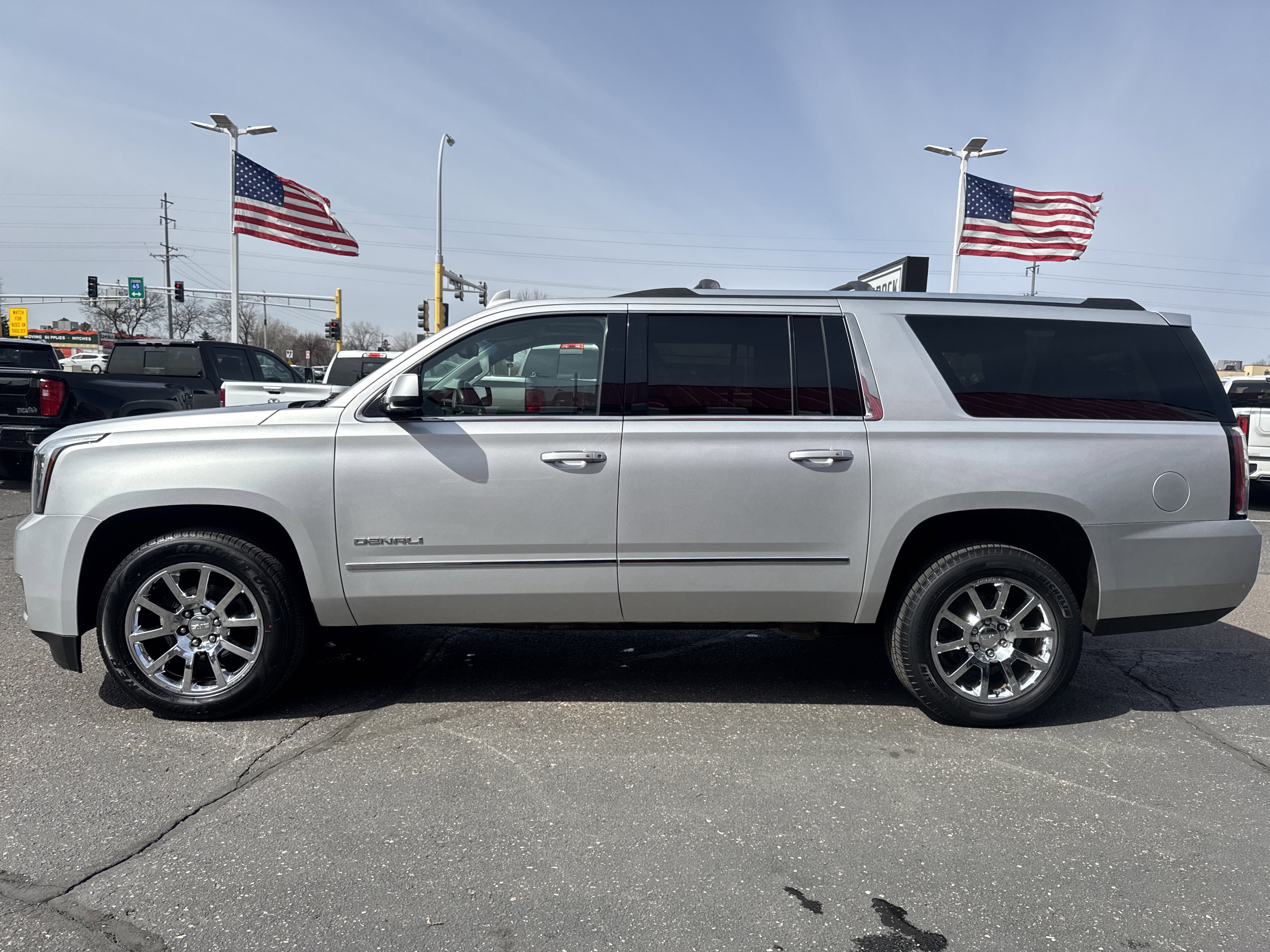 Used 2016 GMC Yukon XL Denali w/ Open Road Package AWD/4WD image 4