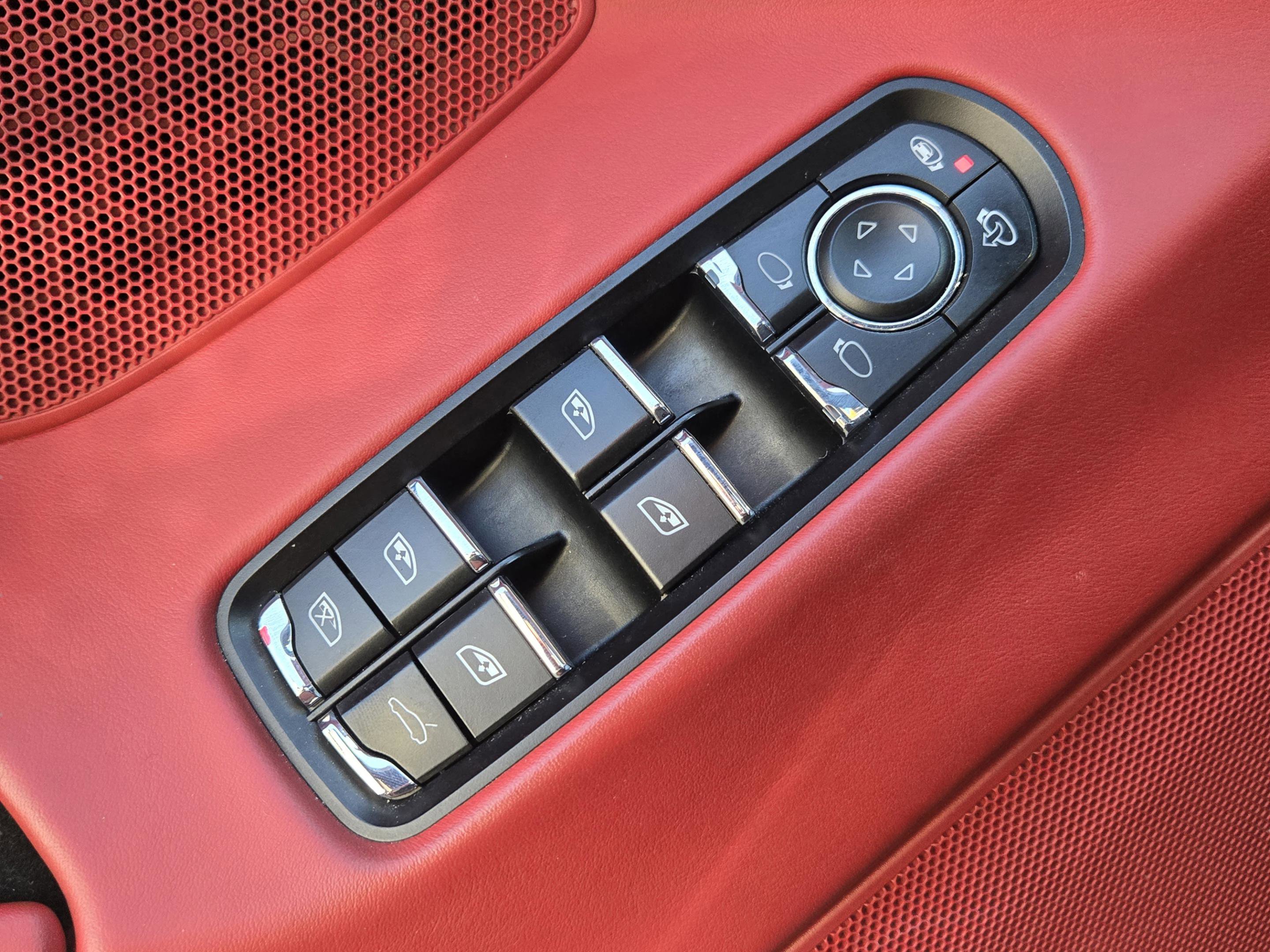 Used 2015 Porsche Panamera Turbo S image 29