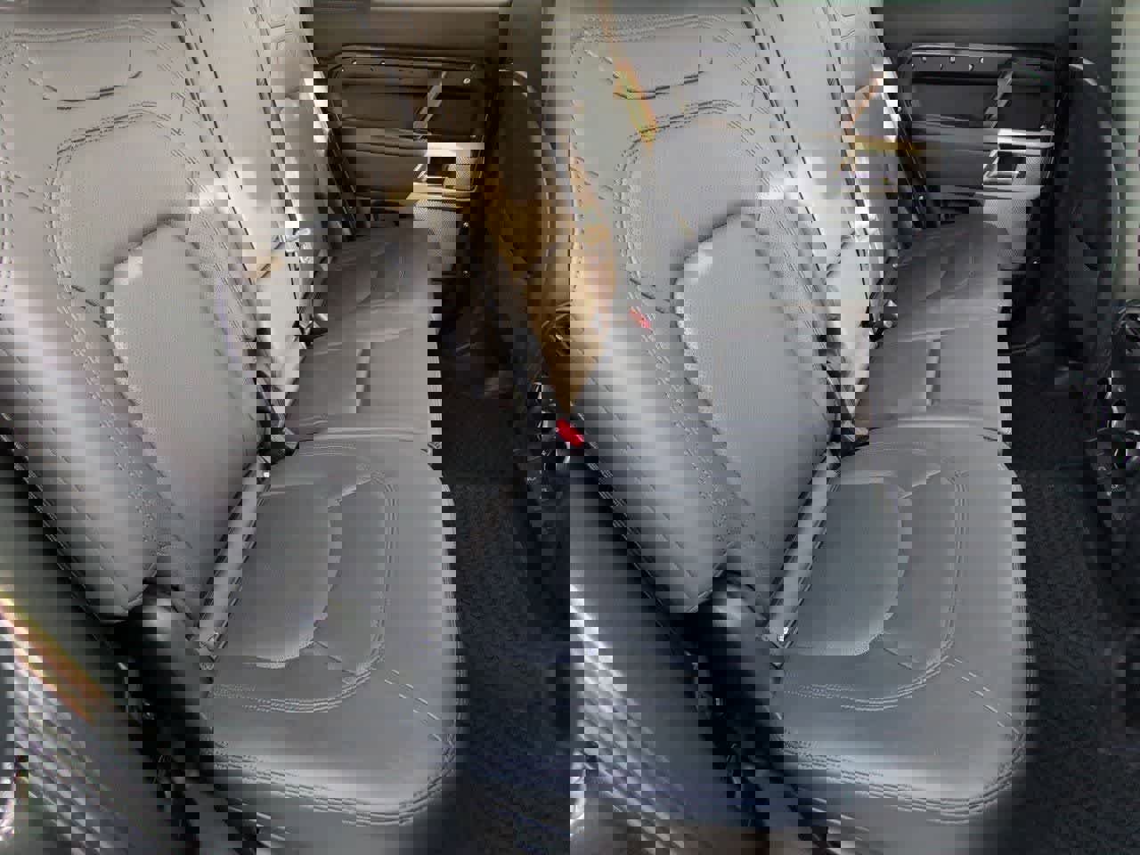 Used 2024 Land Rover Defender 130 S image 21