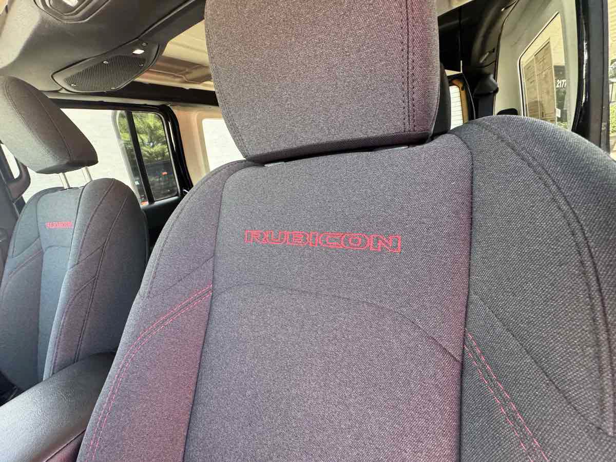 Used 2025 Jeep Wrangler Unlimited Rubicon w/ Convenience Group AWD/4WD image 19