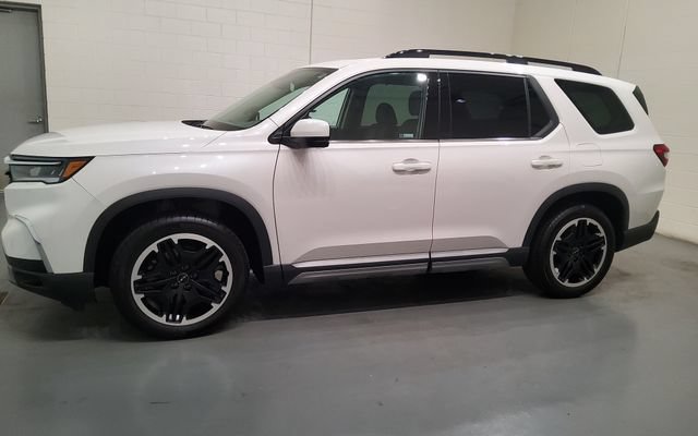 Certified 2025 Honda Pilot Touring image 5