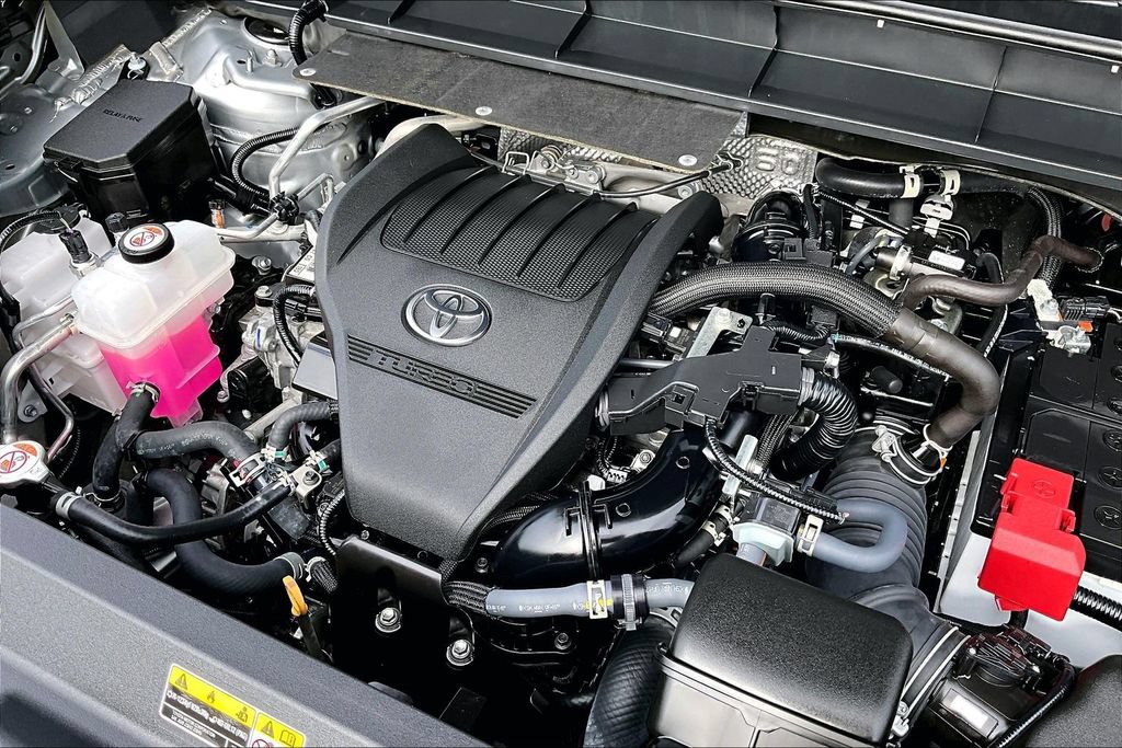 Used 2025 Toyota Highlander XLE AWD/4WD image 35