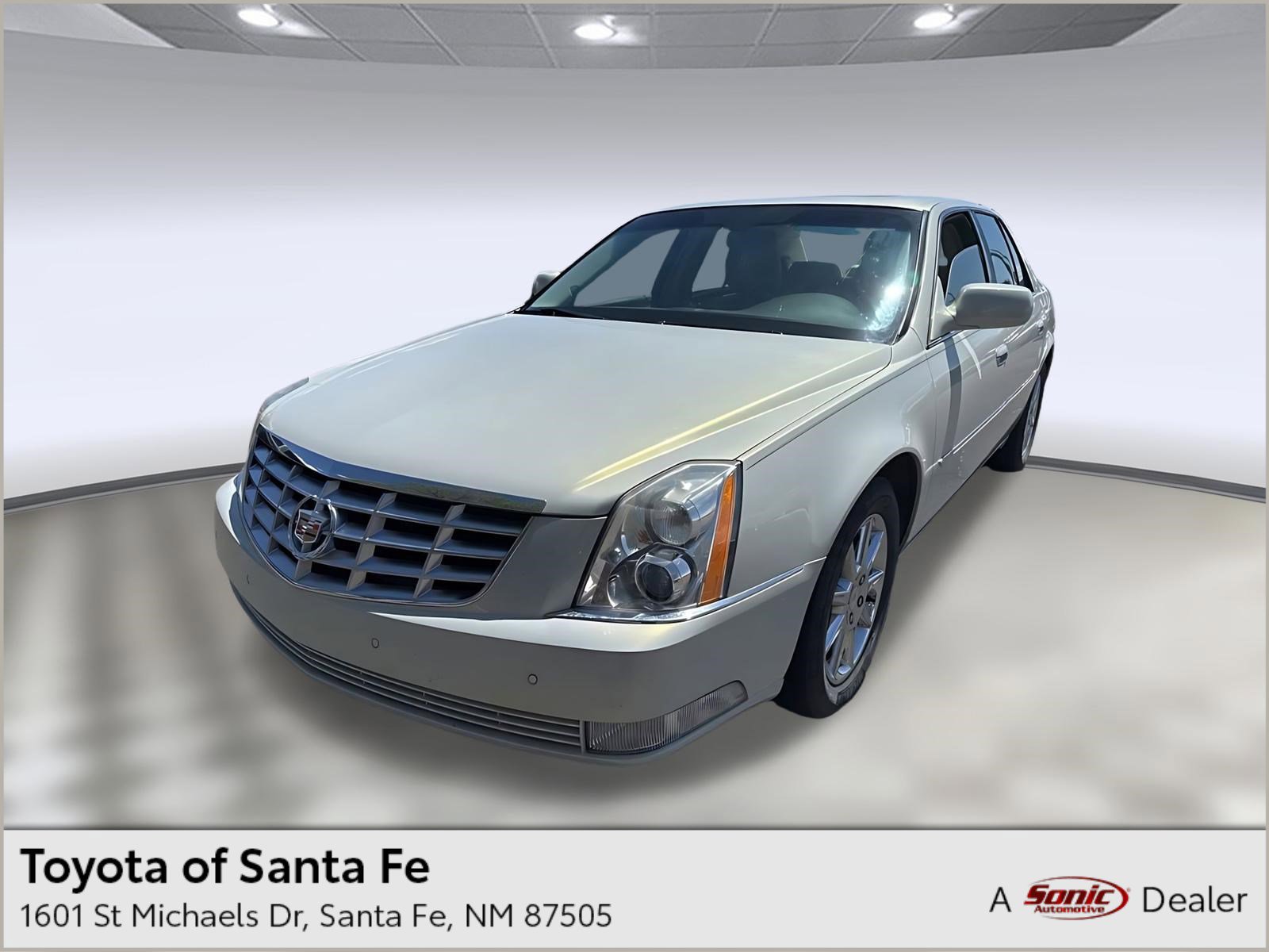 Used 2010 Cadillac DTS Luxury FWD image 1