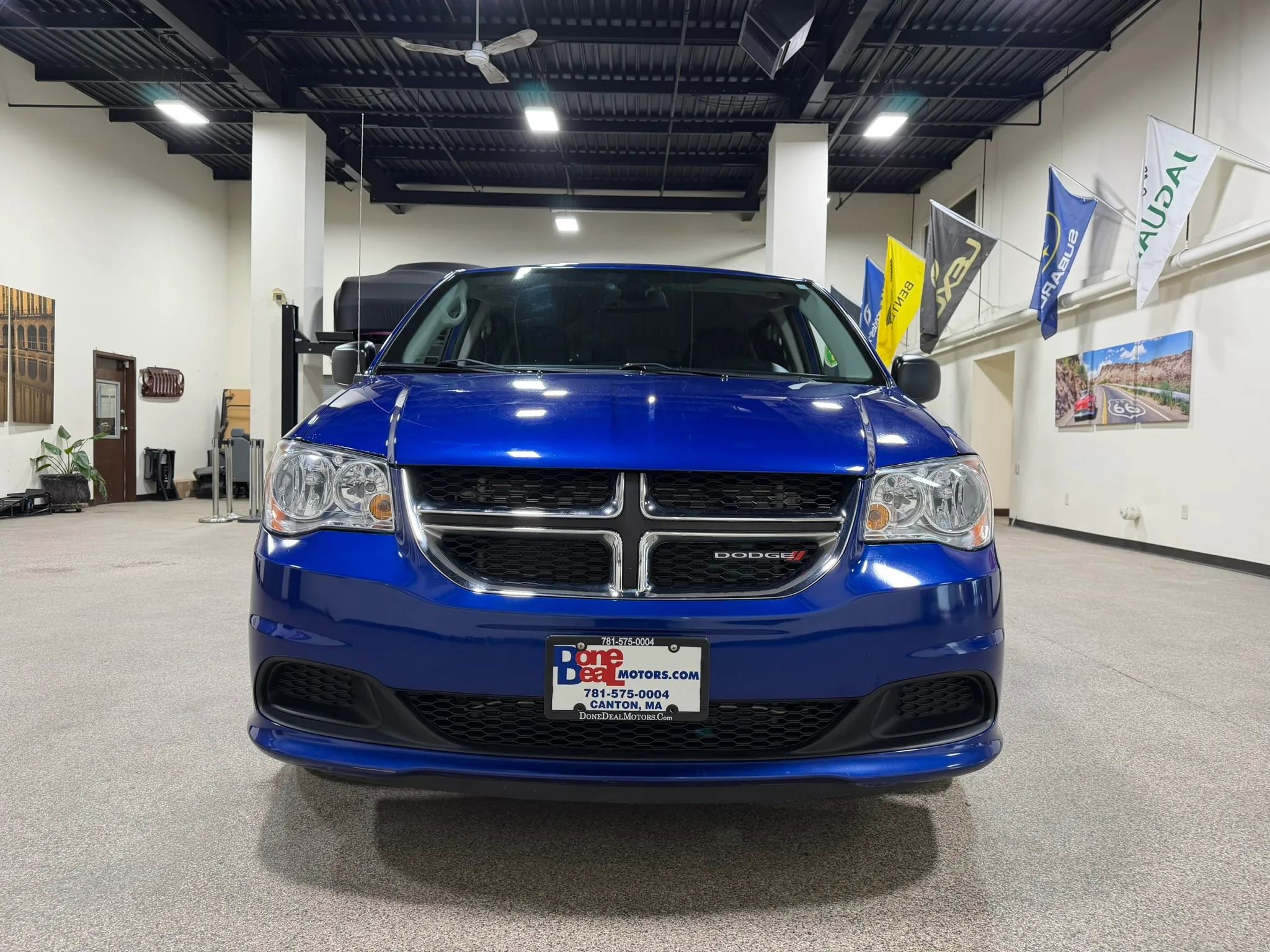 Used 2019 Dodge Grand Caravan SE FWD image 2
