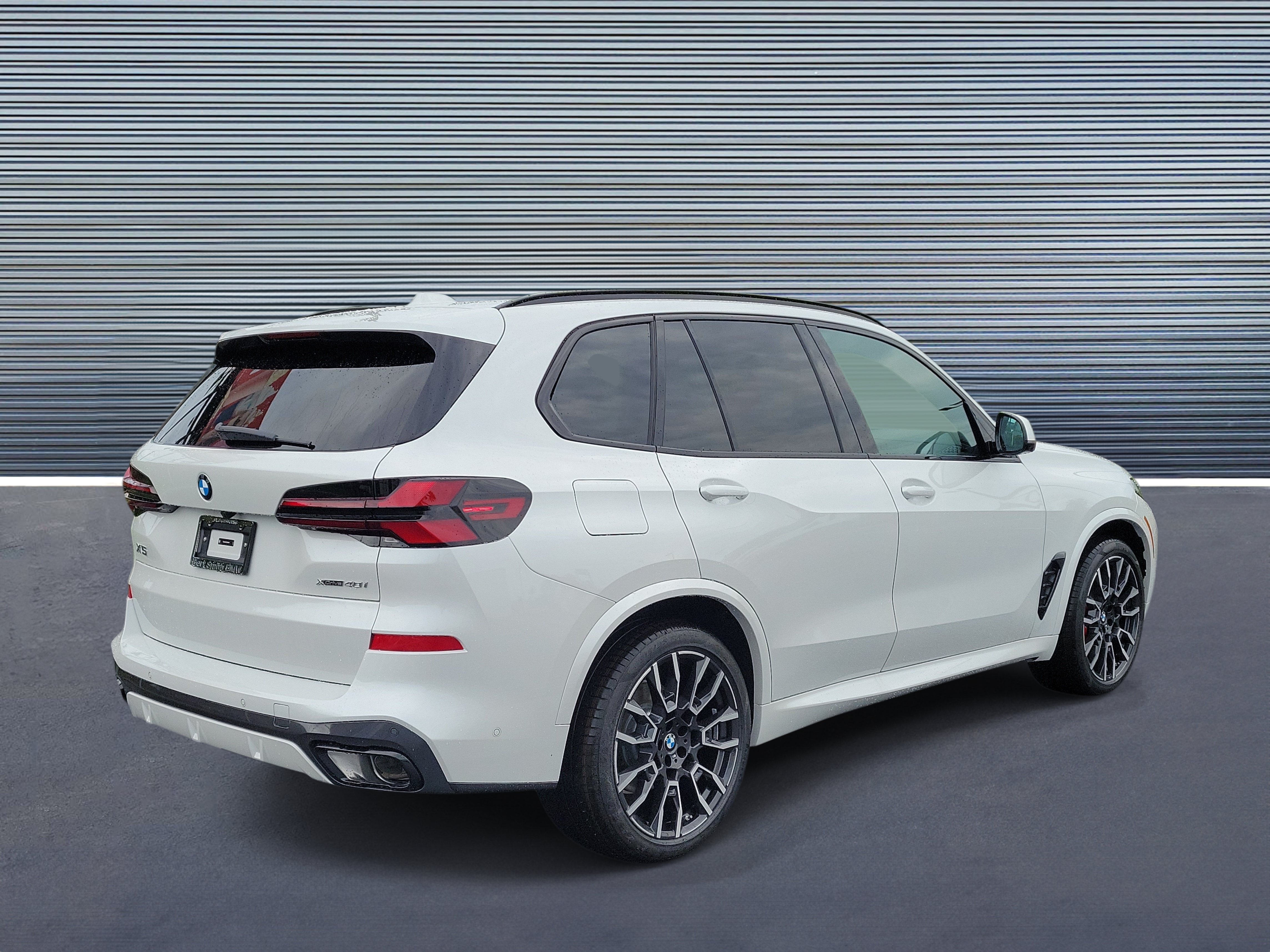 New 2026 BMW X5 xDrive40i w/ M Sport Package AWD/4WD image 3