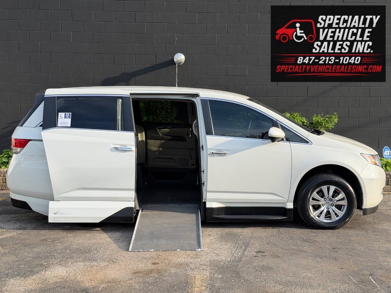 Used 2015 Honda Odyssey EX image 2