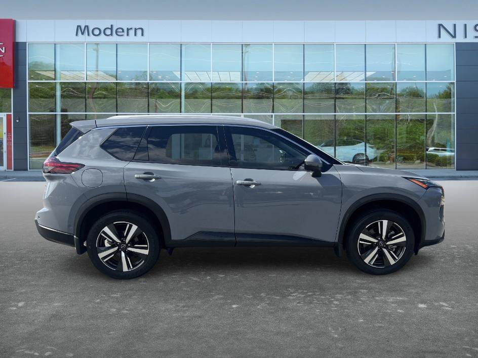 Certified 2025 Nissan Rogue SL w/ Tech Package FWD image 4