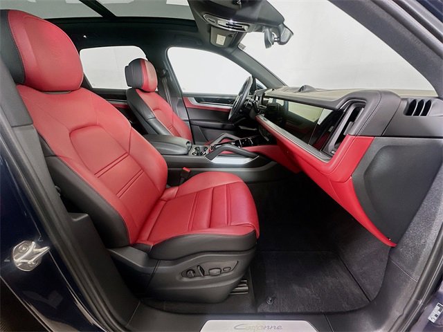 Used 2024 Porsche Cayenne w/ Sport Chrono Package image 10