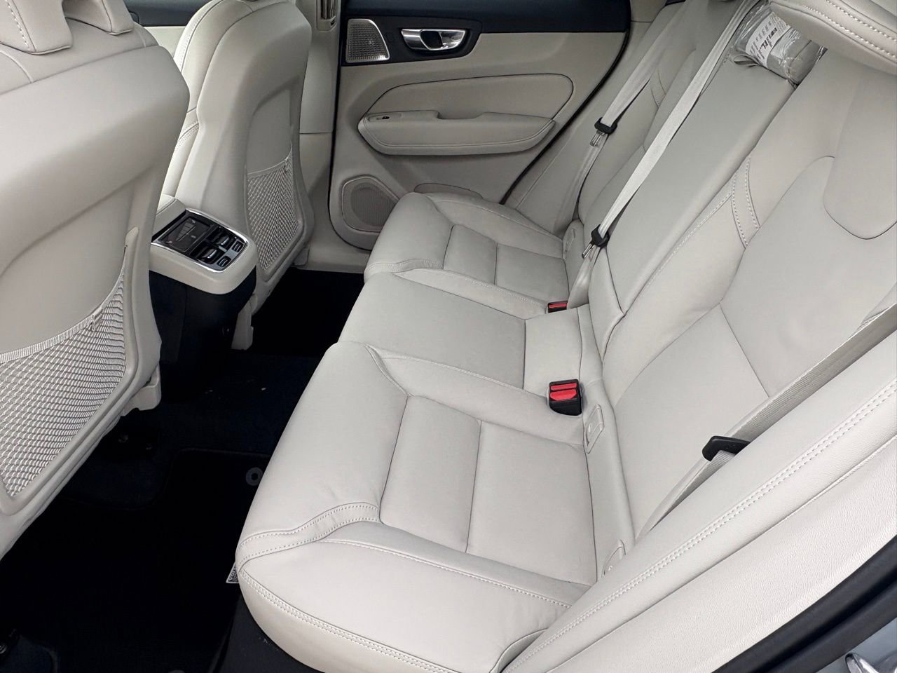 New 2026 Volvo XC60 B5 Ultra w/ Protection Package Premier image 24