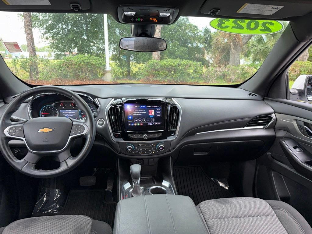 Used 2023 Chevrolet Traverse LT FWD image 17