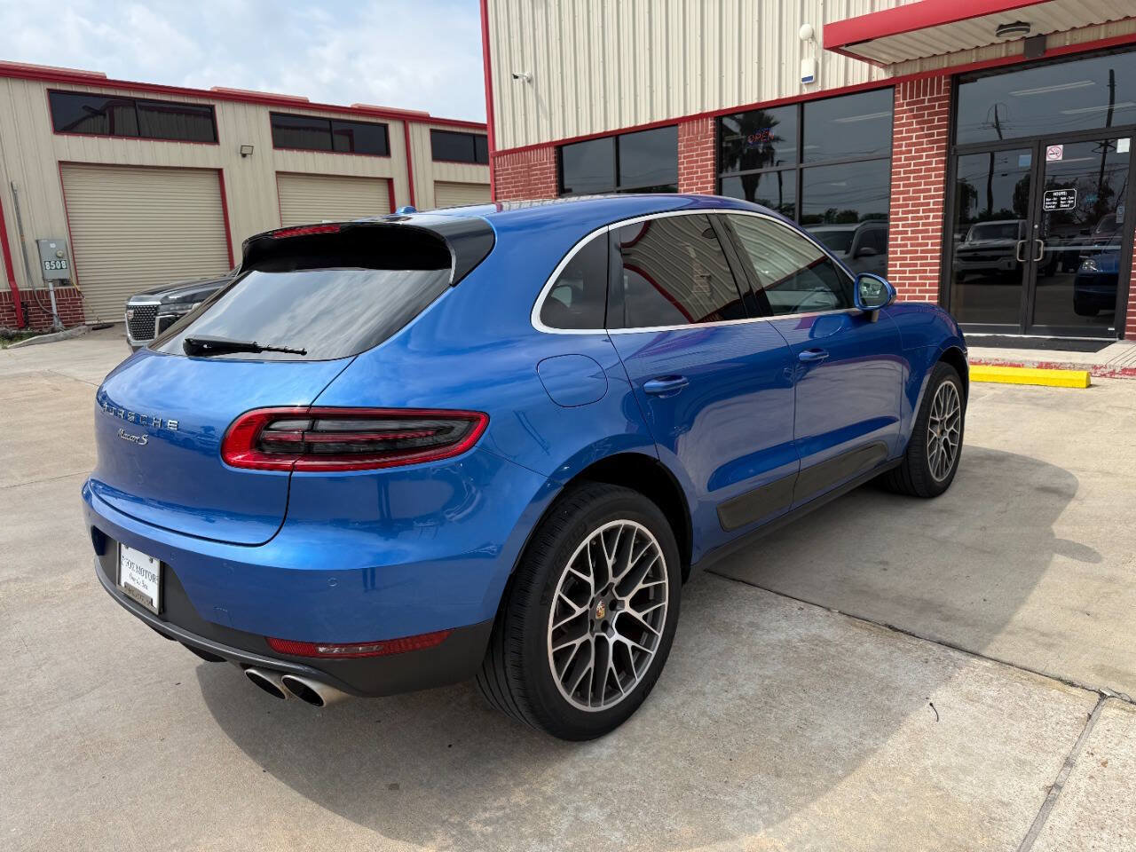 Used 2016 Porsche Macan S AWD/4WD image 4