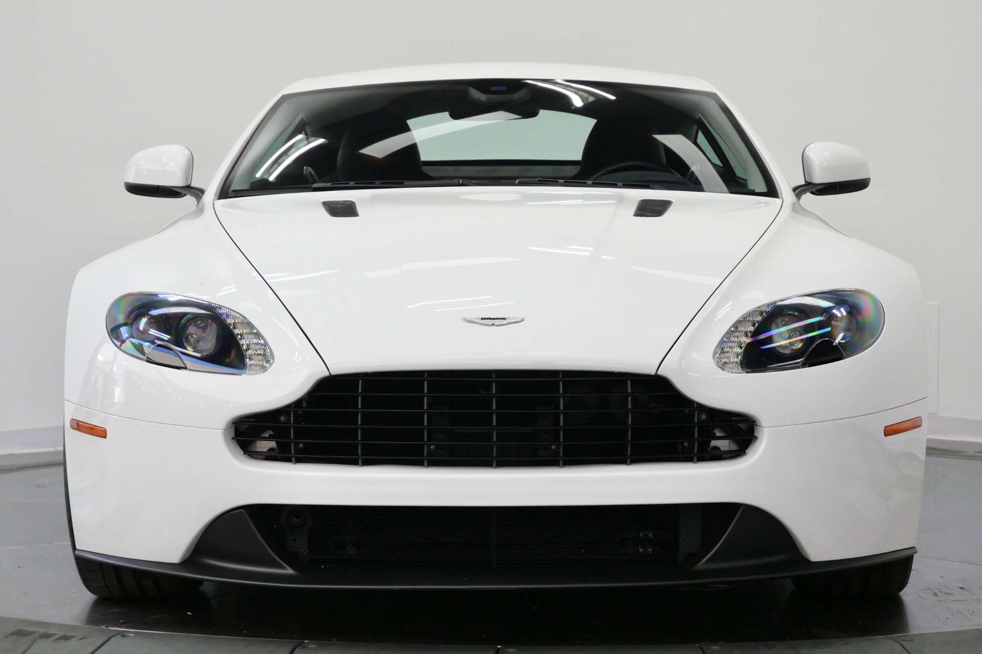 Used 2016 Aston Martin V8 Vantage GT RWD image 4