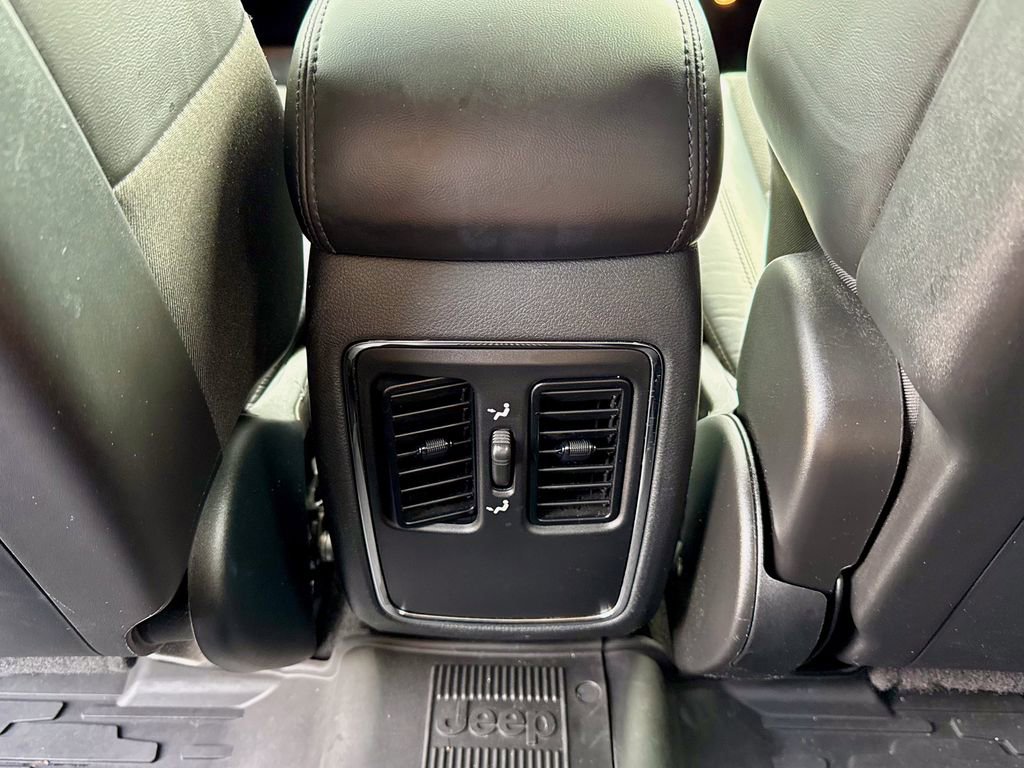 Used 2020 Jeep Grand Cherokee Laredo w/ Quick Order Package 2BN North image 34