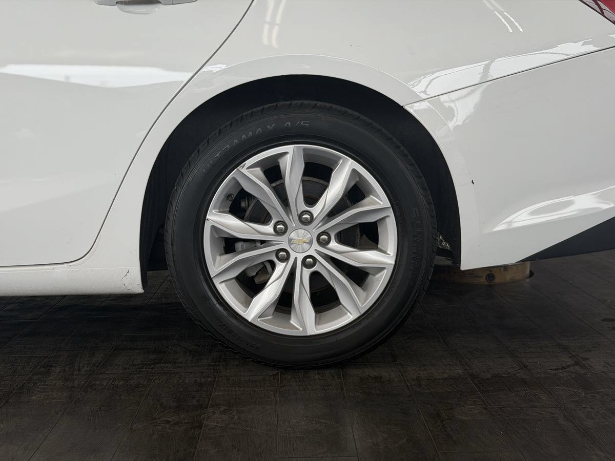 Used 2019 Chevrolet Malibu LT FWD image 17