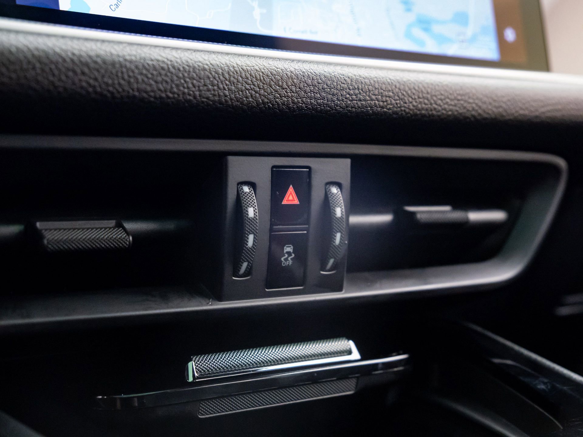 Used 2024 Porsche Cayenne image 25