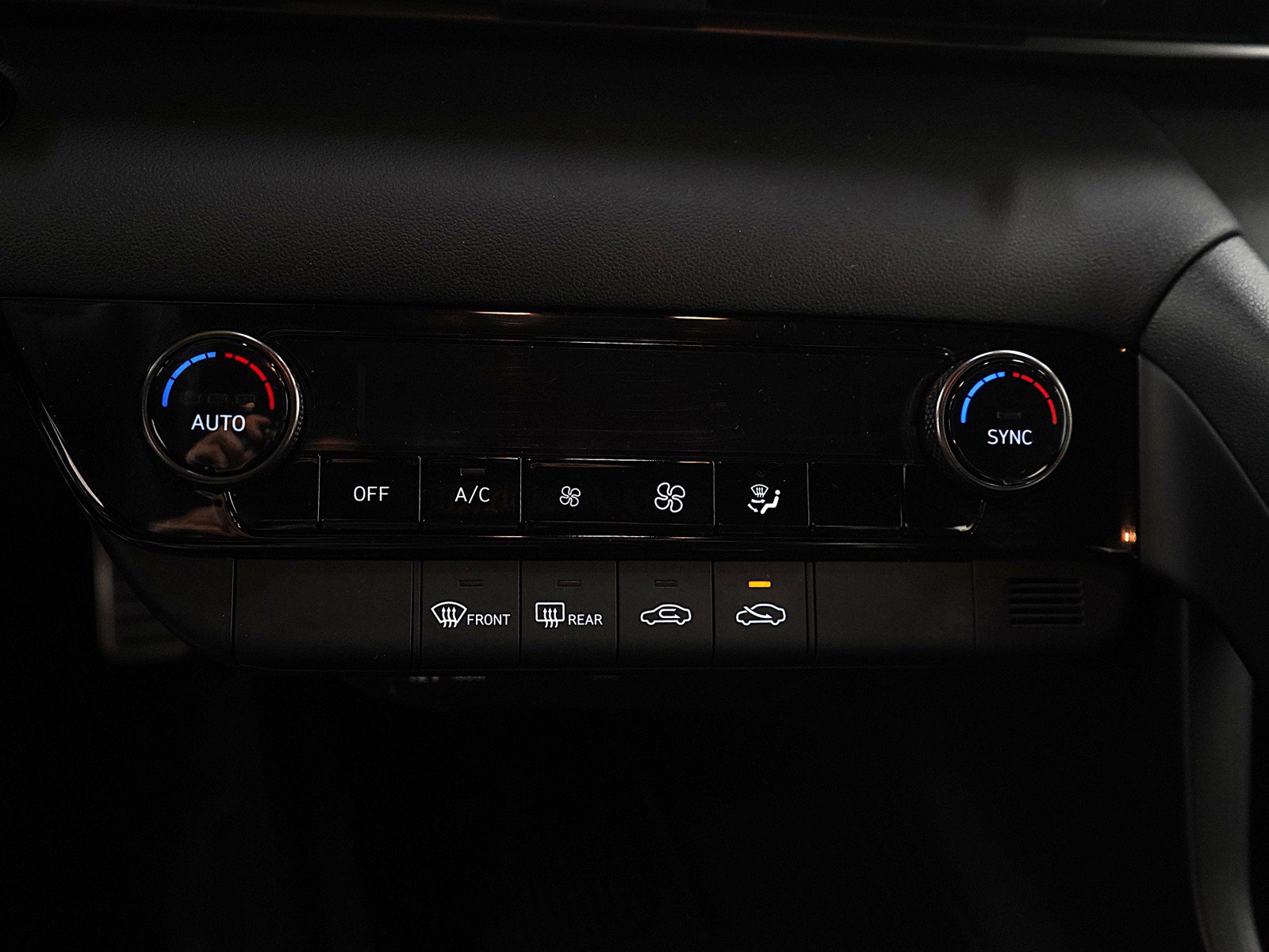 Certified 2025 Hyundai Elantra Sport image 22