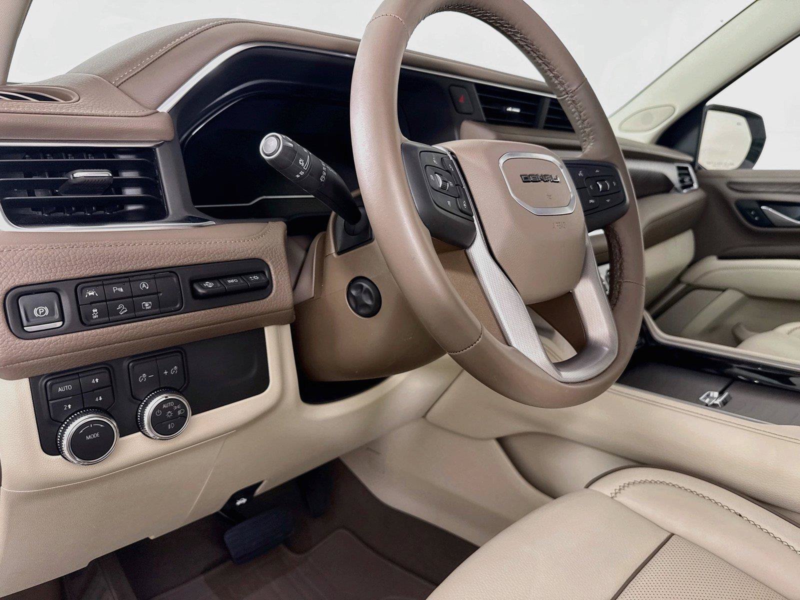 Used 2024 GMC Yukon XL Denali AWD/4WD image 4