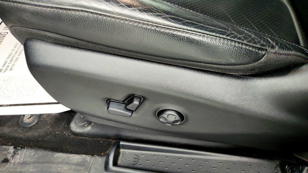 Used 2020 Chrysler Pacifica Touring-L w/ S Appearance Package image 11