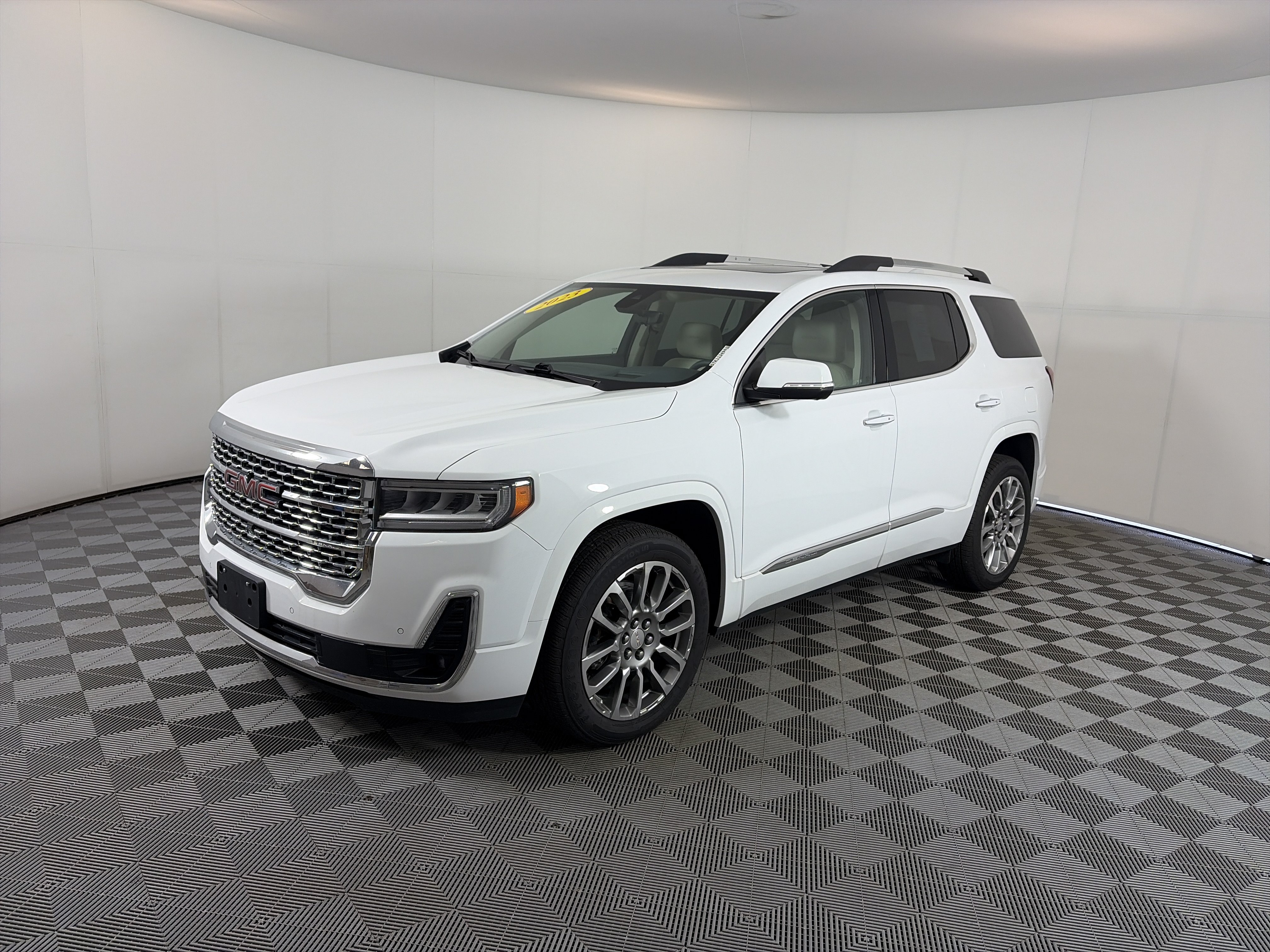 Certified 2023 GMC Acadia Denali w/ Denali Ultimate Package AWD/4WD image 2