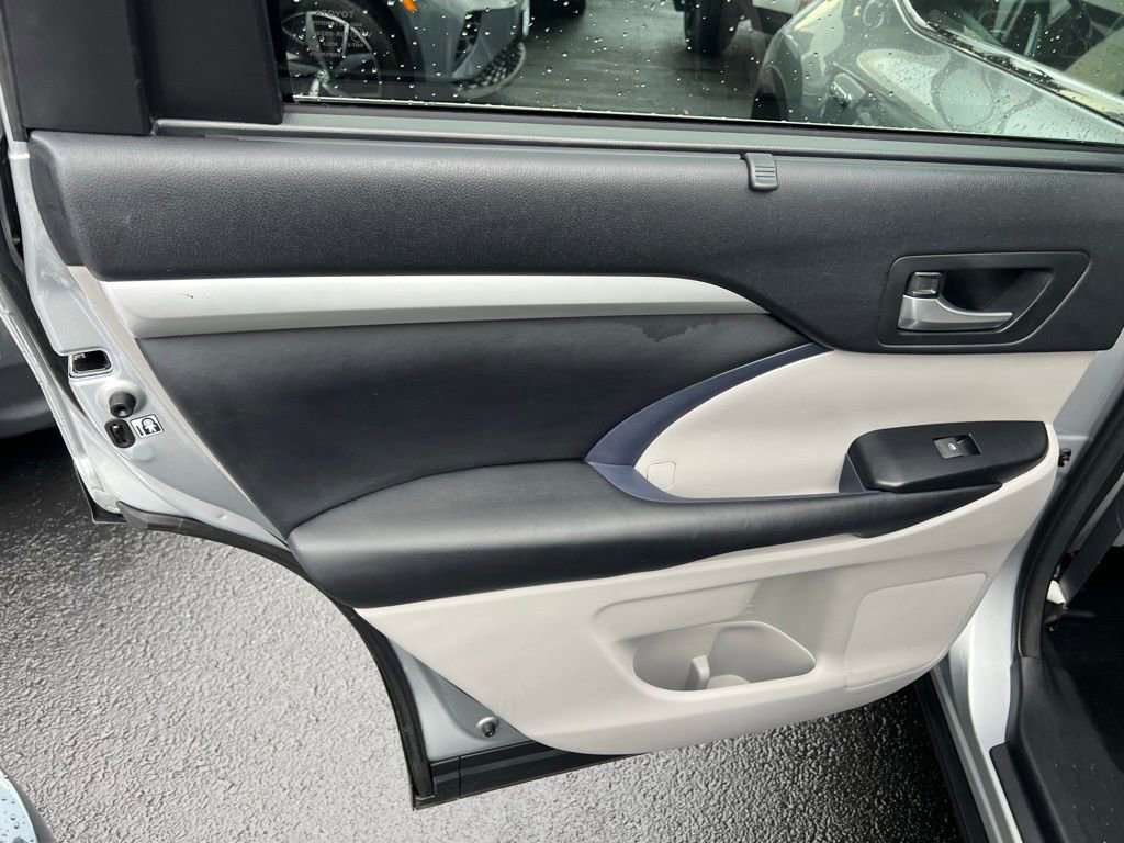 Used 2017 Toyota Highlander XLE image 15
