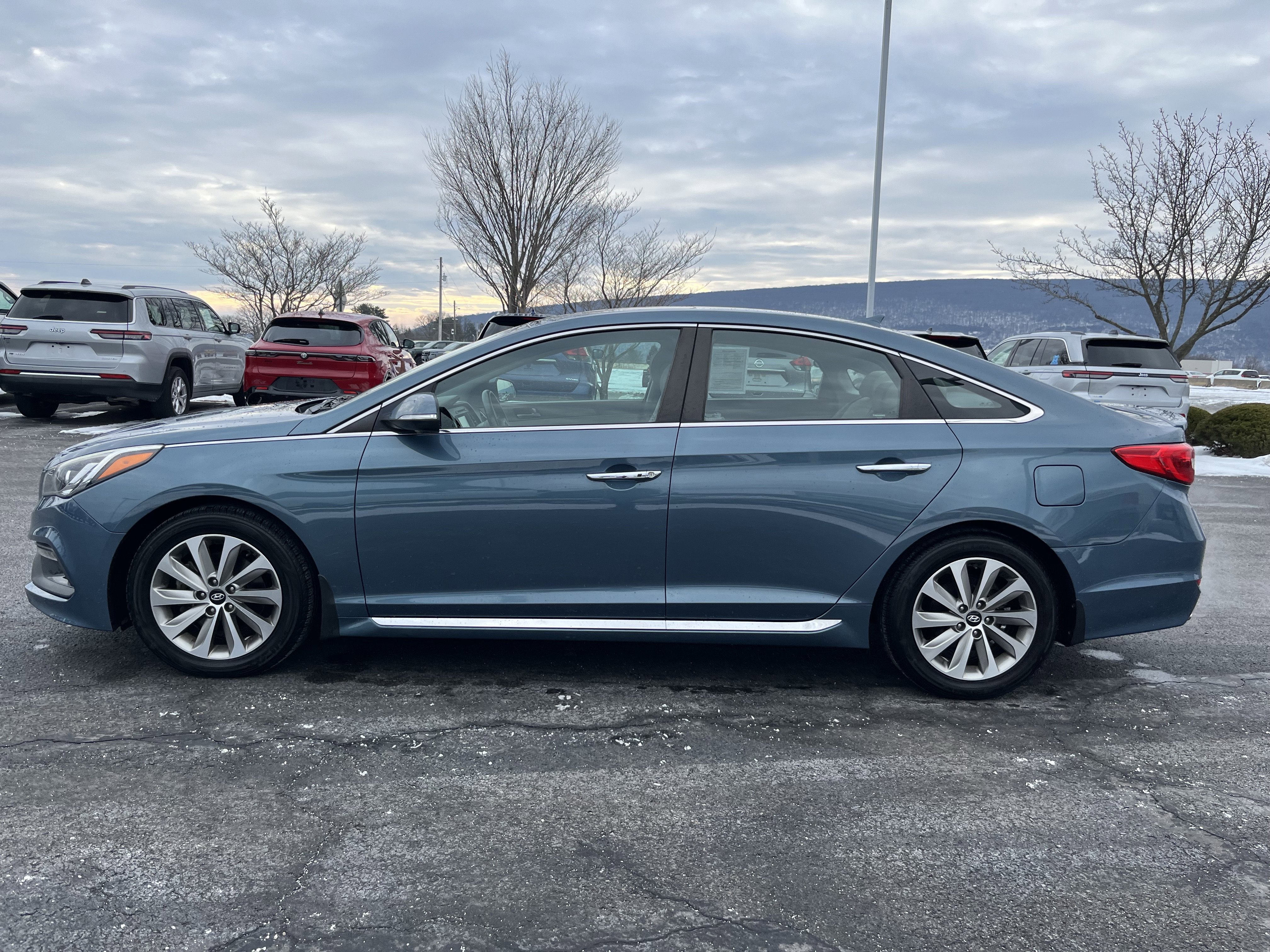 Used 2017 Hyundai Sonata Sport w/ Value Edition Package 02 image 7