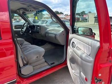 Used 1995 GMC Suburban 2WD image 18