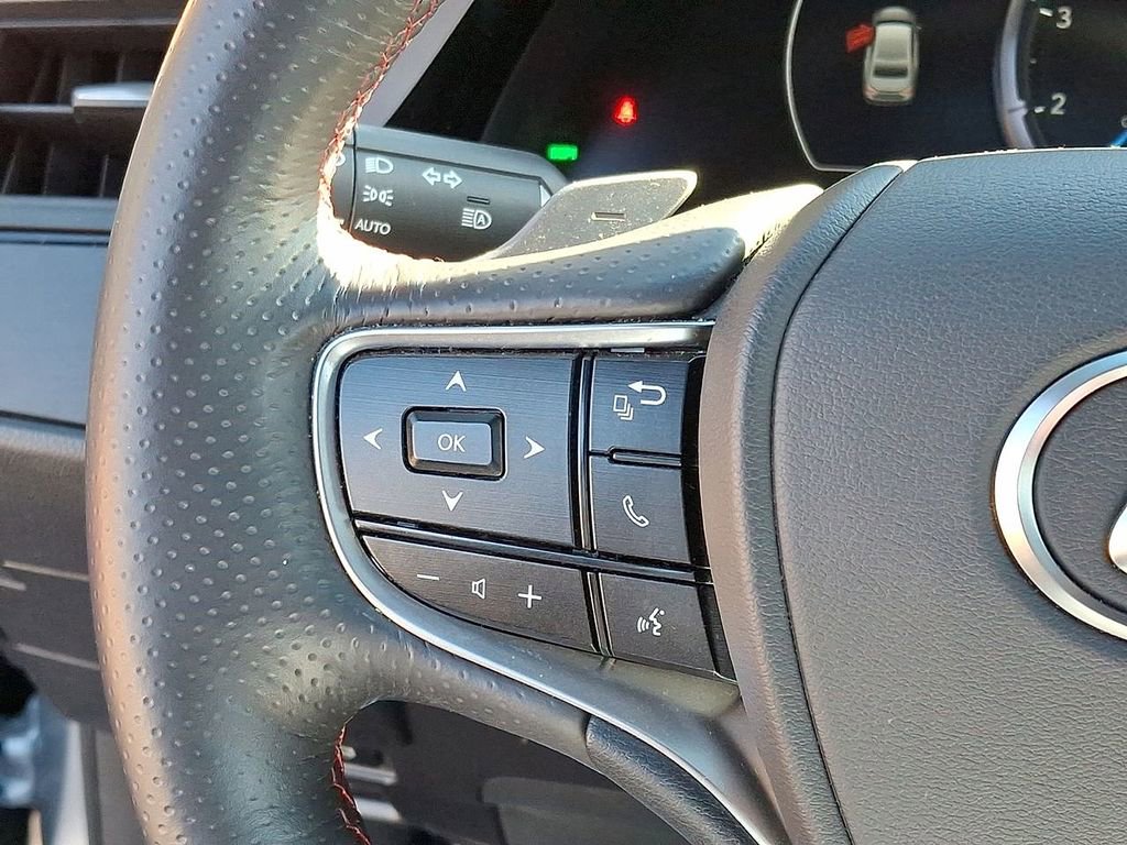 Used 2023 Lexus ES 350 F Sport w/ Accessory Package (Z2) image 17