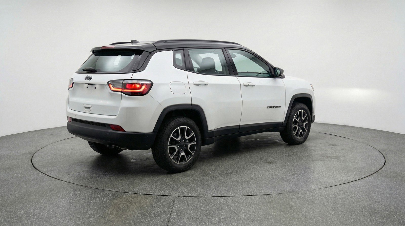 Used 2025 Jeep Compass Trailhawk AWD/4WD image 9
