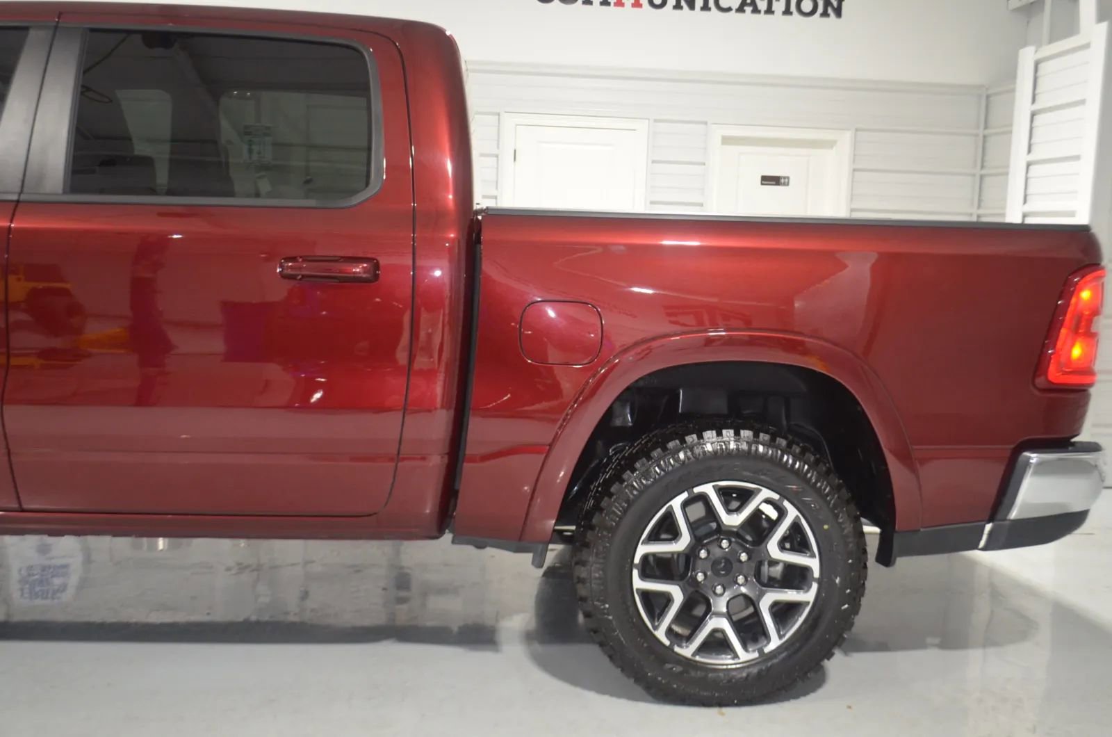 Used 2025 RAM 1500 Laramie image 6