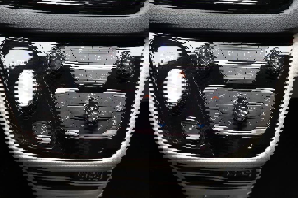 Used 2024 Chrysler Pacifica Touring-L image 23