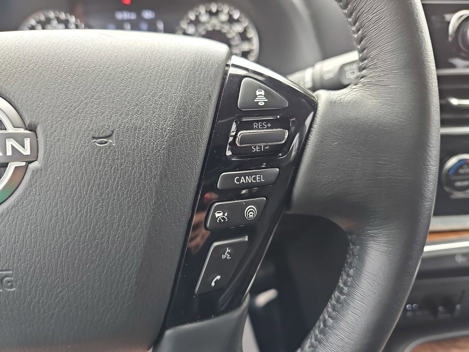 Used 2023 Nissan Armada SL w/ Captain's Chairs Package AWD/4WD image 21