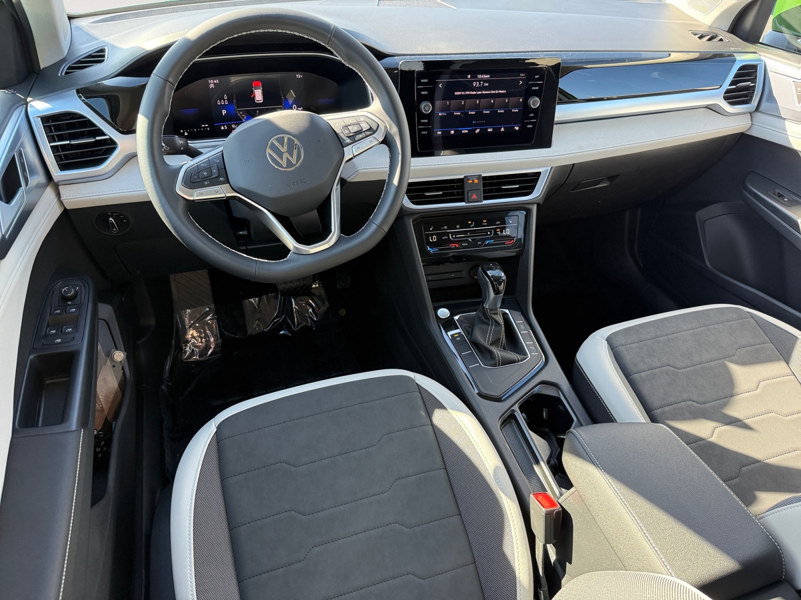New 2027 Volkswagen Taos SE FWD image 15