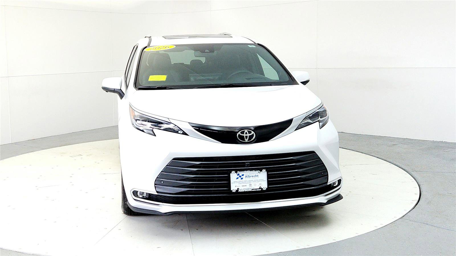 Used 2026 Toyota Sienna Platinum image 8