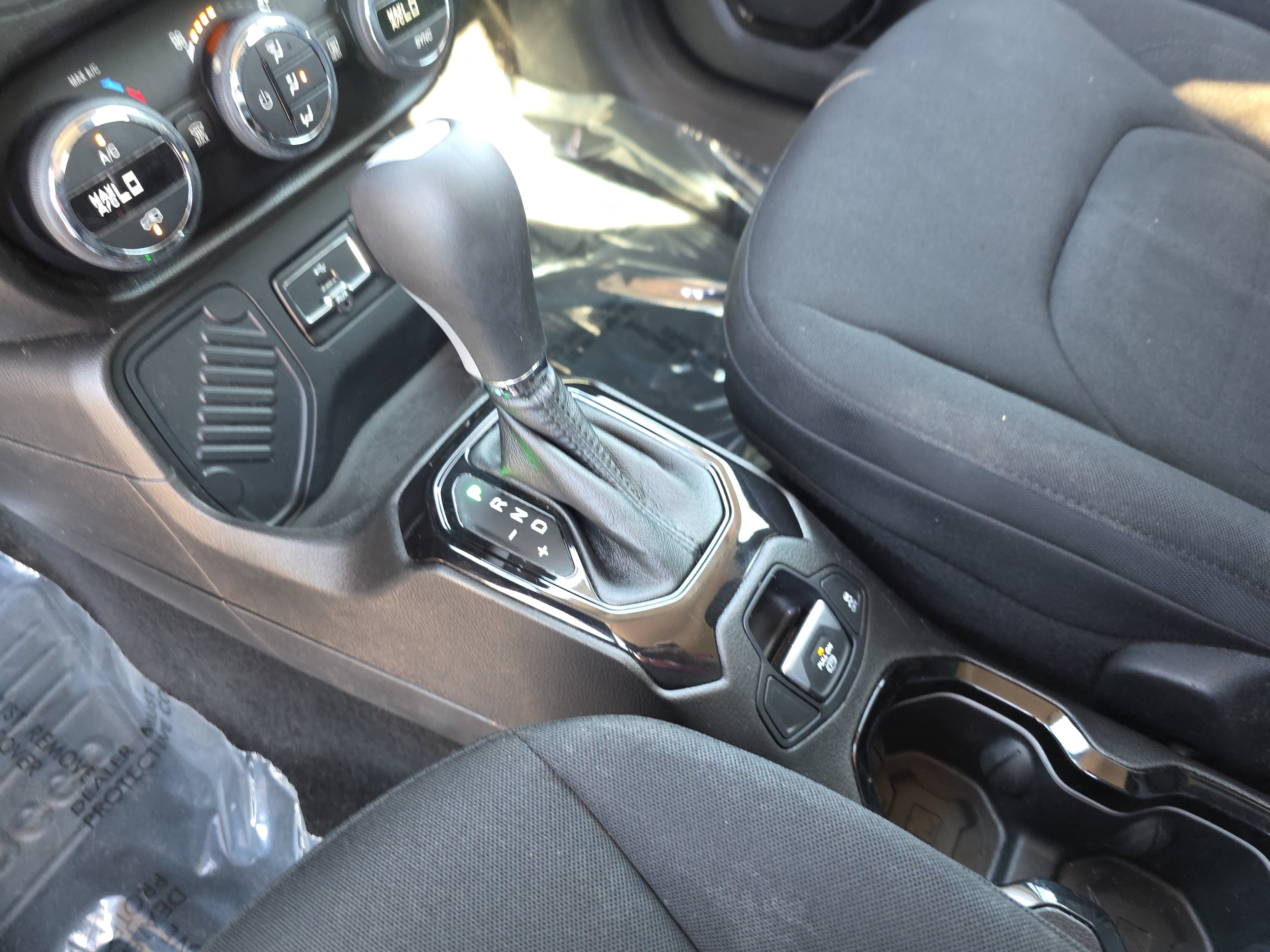 Used 2017 Jeep Renegade Altitude FWD image 22