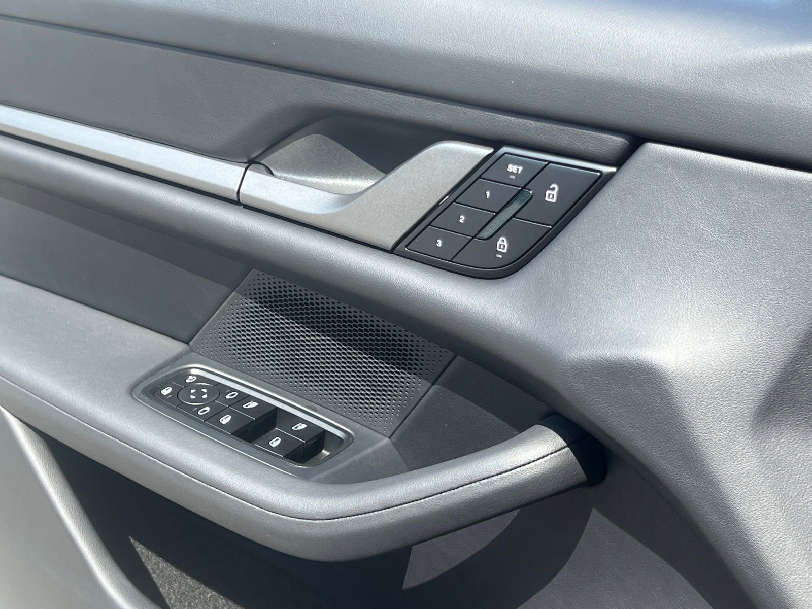 New 2025 Porsche Taycan image 29