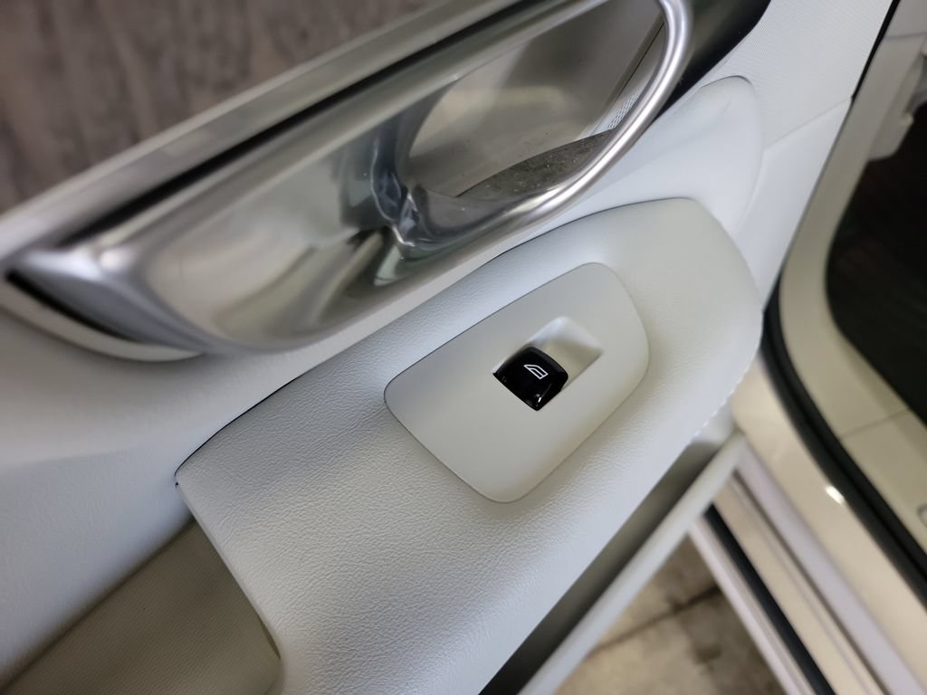 Used 2023 Volvo XC90 B6 Plus w/ Protection Package AWD/4WD image 18