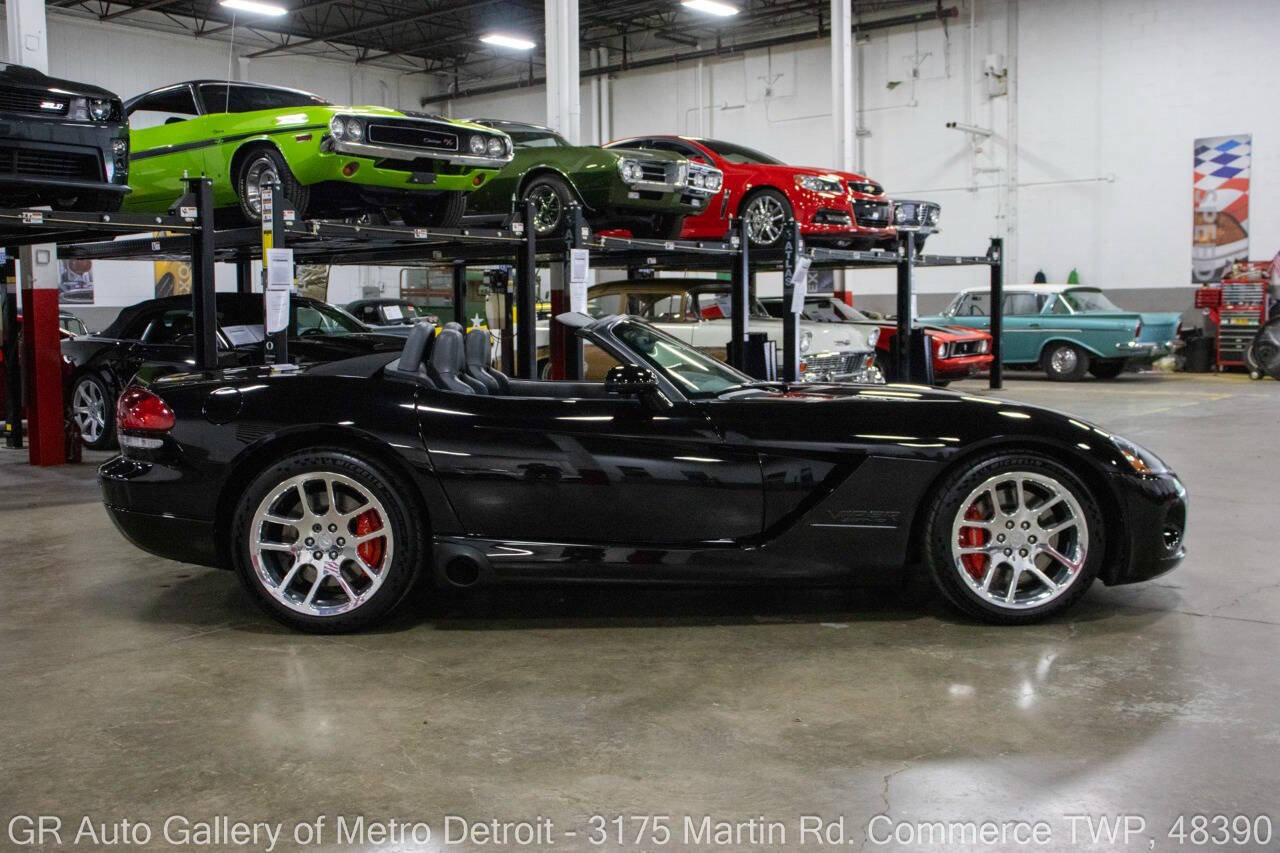 Used 2004 Dodge Viper SRT-10 RWD image 9