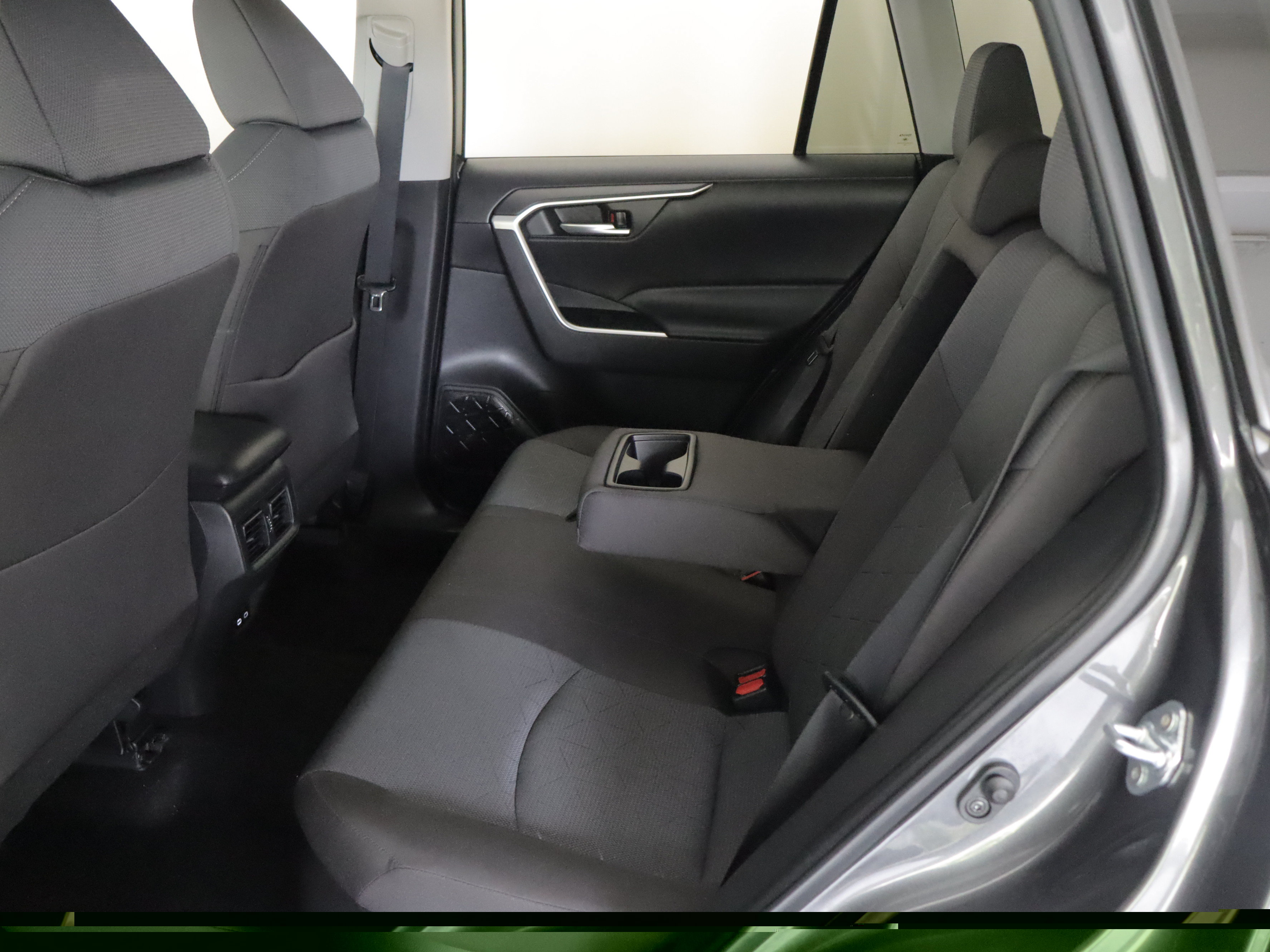 Used 2025 Toyota RAV4 XLE AWD/4WD image 8